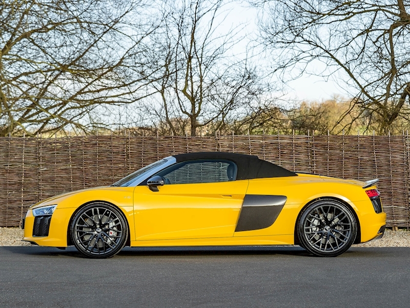 Audi R8 V10 Plus Spyder Quattro - Large 4