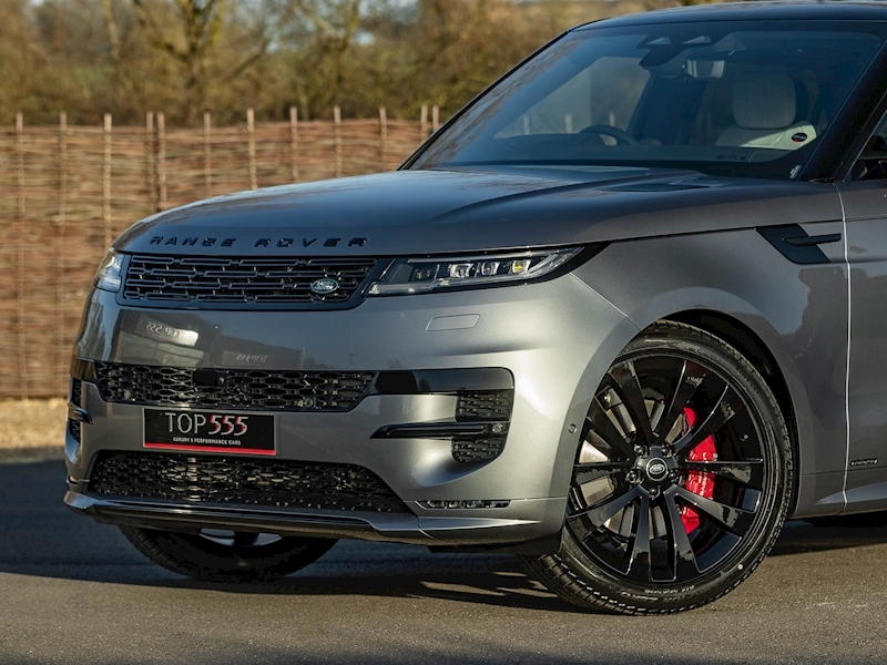 Range Rover Sport D300 Autobiography with Black Exterior Pack - Large 9