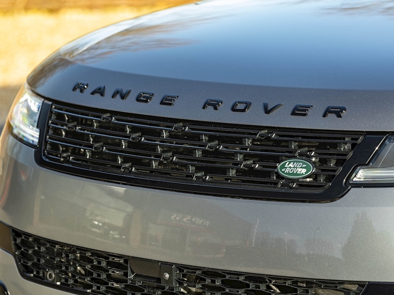 Range Rover Sport D300 Autobiography with Black Exterior Pack - Large 10