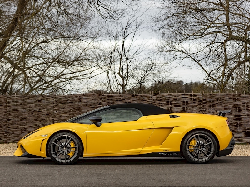 Lamborghini LP 570-4 Performante Spyder - Large 4