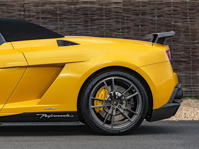 Lamborghini LP 570-4 Performante Spyder - Large 11