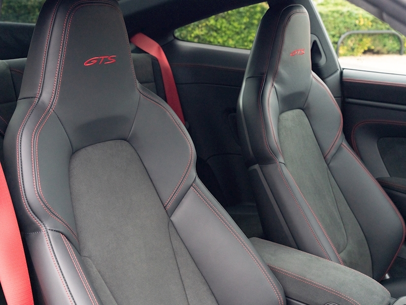 Porsche 992 Carrera GTS Coupe - Large 27