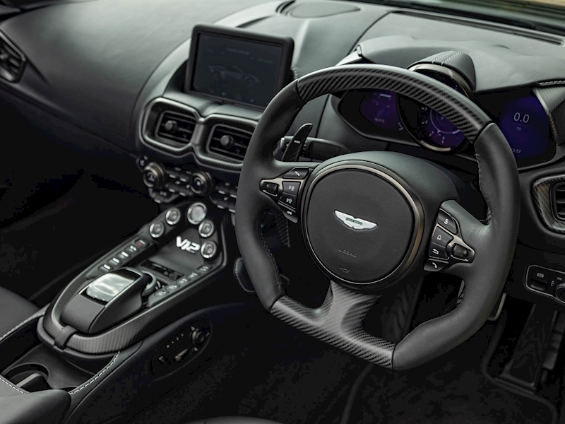 Aston Martin V12 Vantage Roadster - 1 of only 249 Cars Worldwide - Large 40