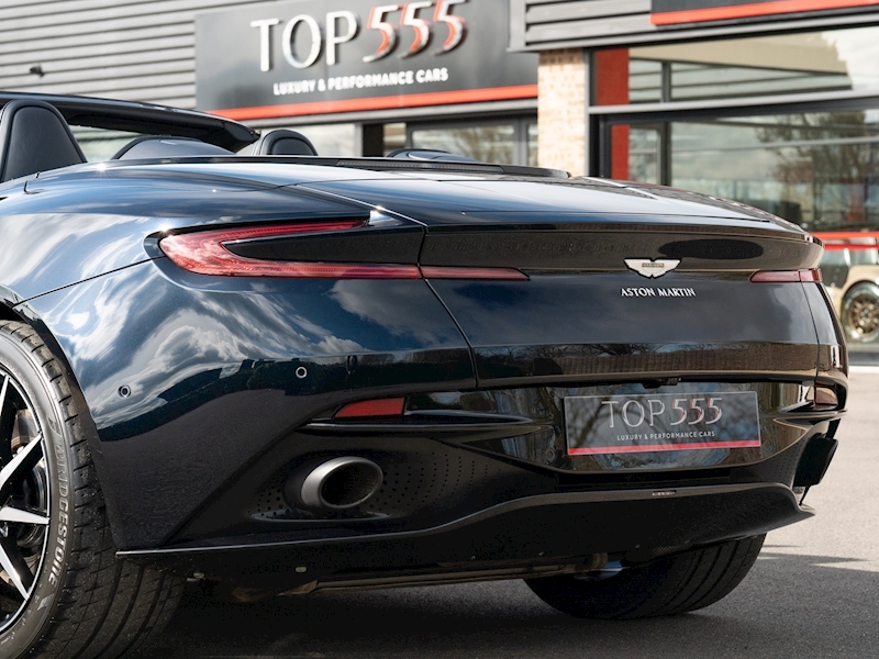 Aston Martin DB11 V8 Volante - Large 33