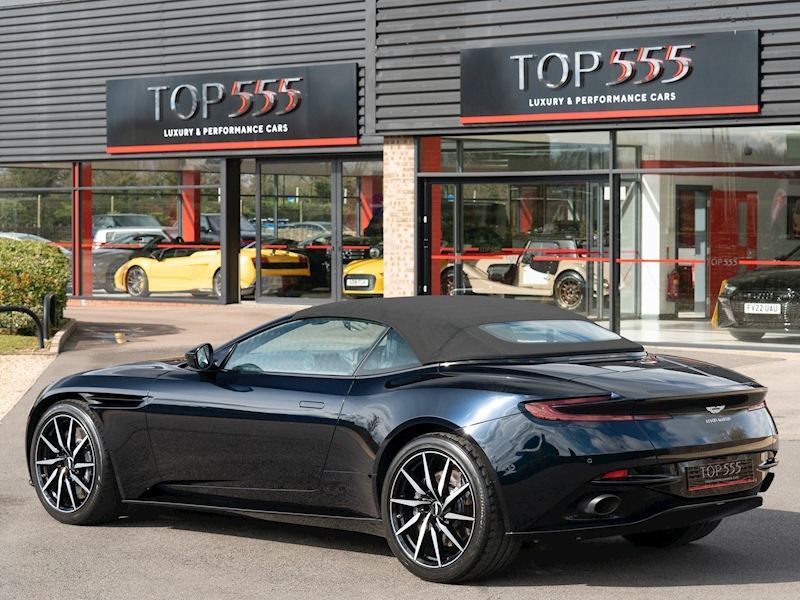 Aston Martin DB11 V8 Volante - Large 31