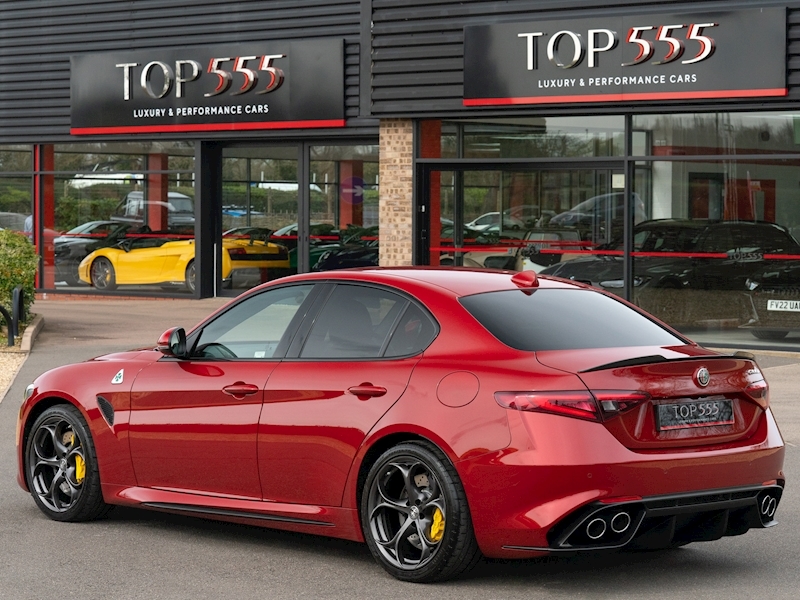 Alfa Romeo Giulia Quadrifoglio V6 Biturbo - Large 36