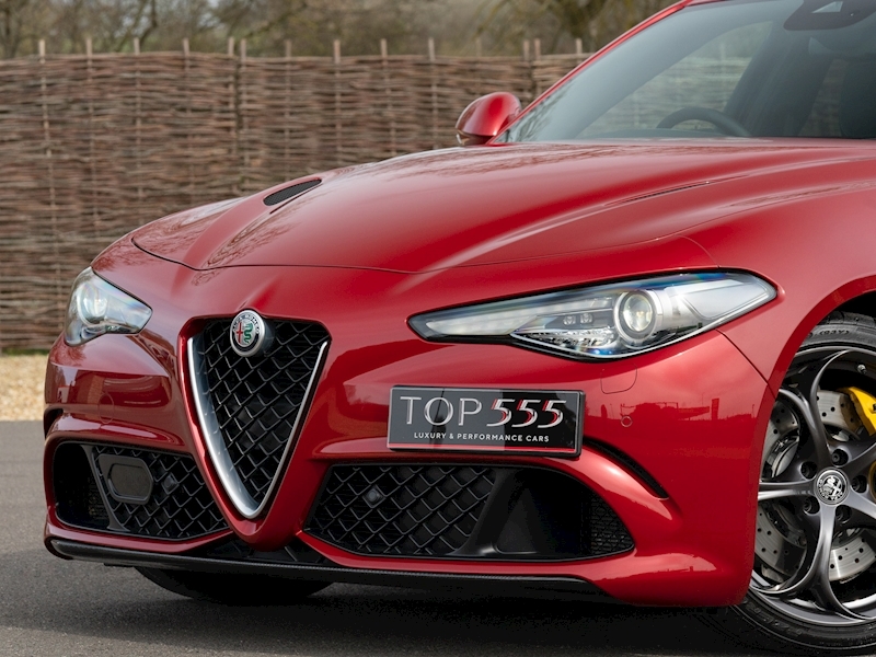 Alfa Romeo Giulia Quadrifoglio V6 Biturbo - Large 4