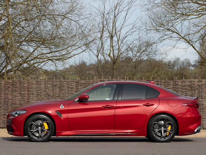 Alfa Romeo Giulia Quadrifoglio V6 Biturbo - Large 2