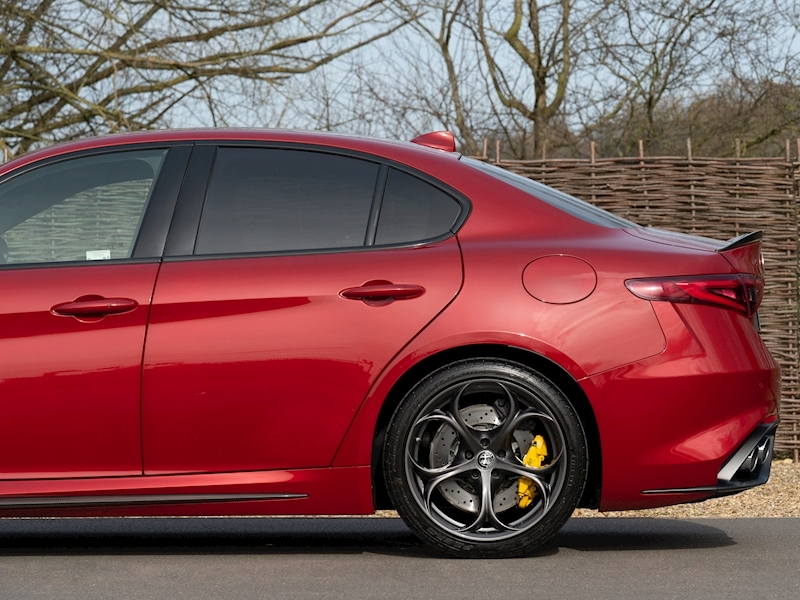 Alfa Romeo Giulia Quadrifoglio V6 Biturbo - Large 29