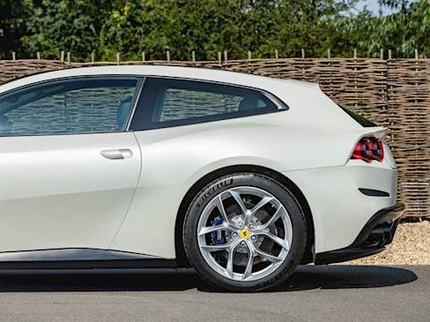 Ferrari GTC4 Lusso T V8 - U5083