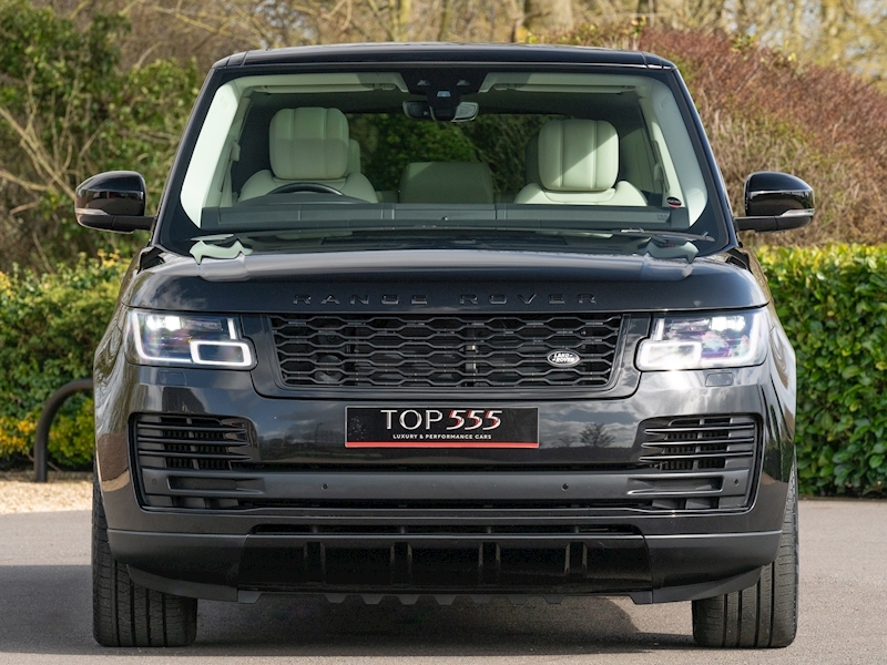 Range Rover Vogue SE 4.4 SDV8 with Exterior Black Pack - Large 3