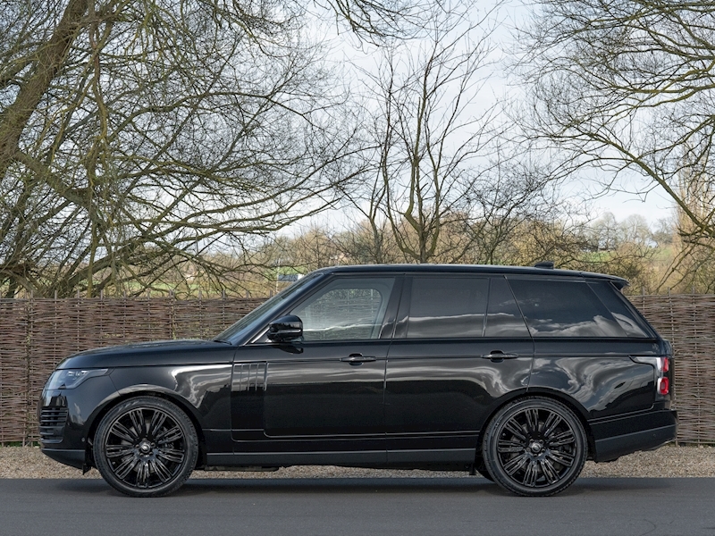 Range Rover Vogue SE 4.4 SDV8 with Exterior Black Pack - Large 2