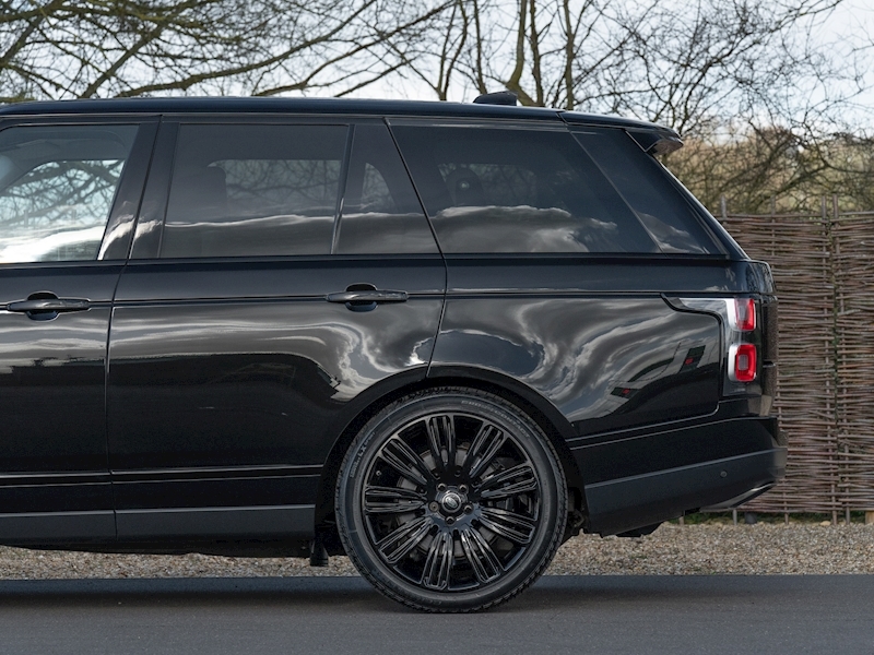 Range Rover Vogue SE 4.4 SDV8 with Exterior Black Pack - Large 6