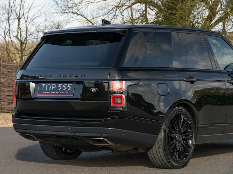 Range Rover Vogue SE 4.4 SDV8 with Exterior Black Pack - Large 17