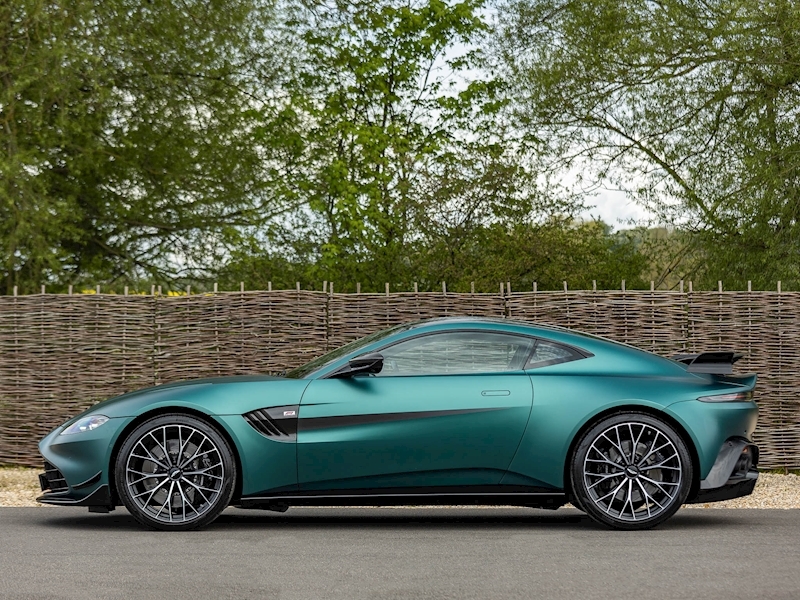 Aston Martin Vantage F1 Edition - Large 3