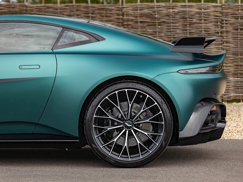 Aston Martin Vantage F1 Edition - Large 6