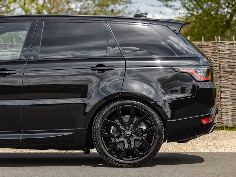 Range Rover Sport D300 HSE Dynamic Black - Large 19