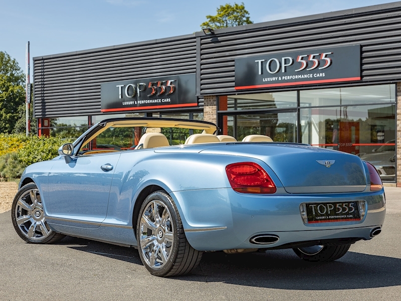 Bentley Continental GTC 6.0 W12 - Large 26