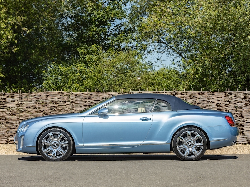 Bentley Continental GTC 6.0 W12 - Large 4