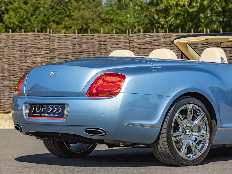 Bentley Continental GTC 6.0 W12 - Large 23