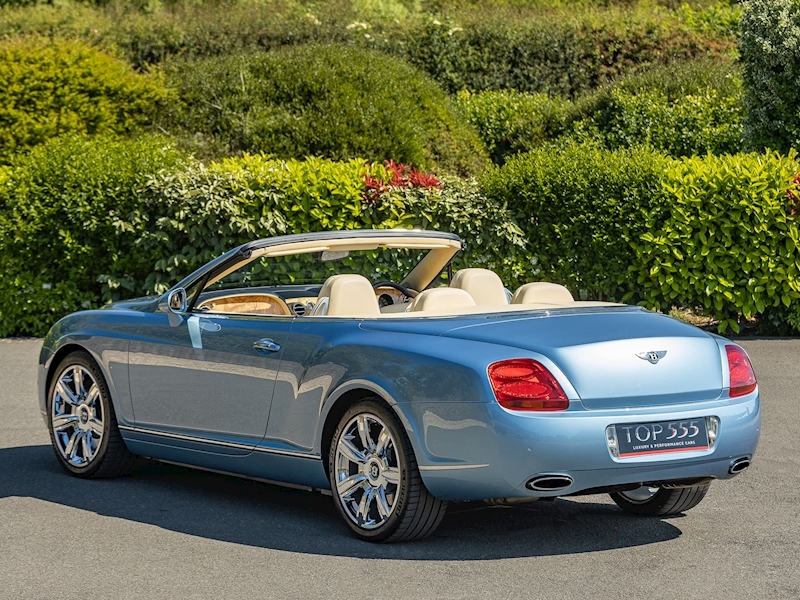 Bentley Continental GTC 6.0 W12 - Large 49