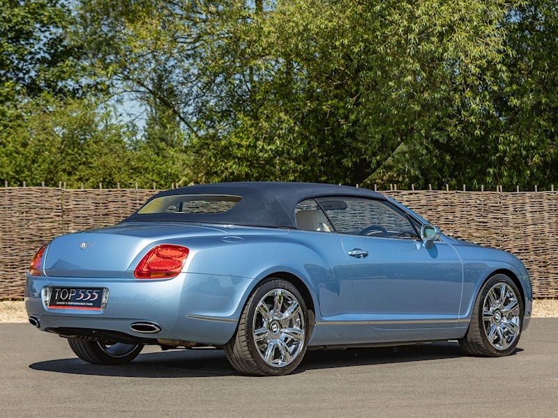 Bentley Continental GTC 6.0 W12 - Large 22