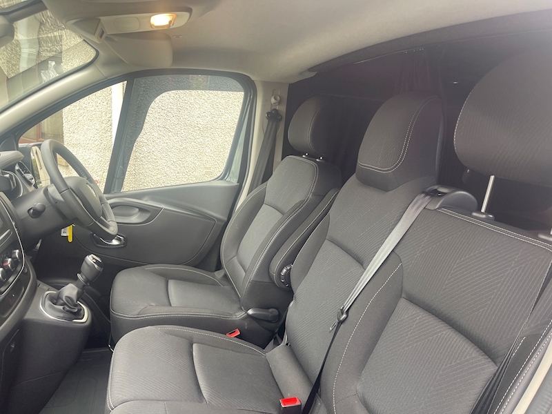 Renault dCi ENERGY 30 Sport Nav Day Camper 2.0 5dr Panel Van Manual Diesel