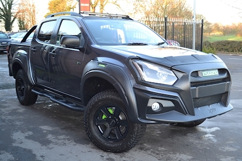 Isuzu D-Max XTR Nav Plus Double Cab 4x4 Pick Up Fitted Roller Lid and Style Bar