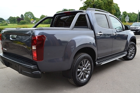 D-Max Blade Double Cab 4x4 Pick Up Fitted Roller Lid and Style Bar 1.9 4dr Pickup Automatic Diesel