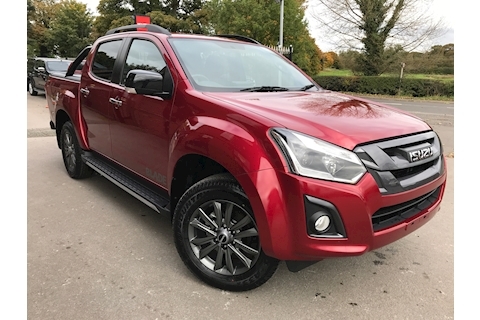Isuzu D-Max Blade Double Cab 4x4 Pick Up Fitted Roller Lid and Style Bar