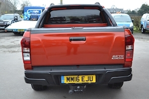 D-Max Blade Ltd Edition Double Cab 4x4 Pick Up with Roller Lid + Style Bar 2.5 Pick-Up Automatic Diesel
