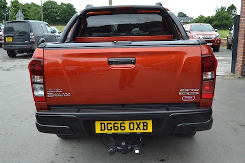D-Max Blade Double Cab 4x4 Pick Up Fitted Roller Lid and Style Bar 2.5 4dr Double Cab Pick-Up Automatic Diesel
