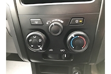 Isuzu D-Max 1.9 Extended Cab Utility 4x4 Pick Up Euro 6 - Thumb 13