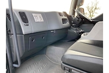 Renault Range D D14 5.1 240 14 Tonne Sleeper Cab Box Van 4x2 with Tail Lift - Thumb 19
