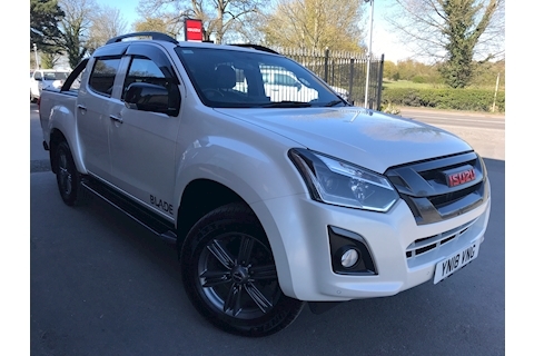 Isuzu D-Max Blade Double Cab 4x4 Pick Up Fitted Roller Shutter and Style Bar
