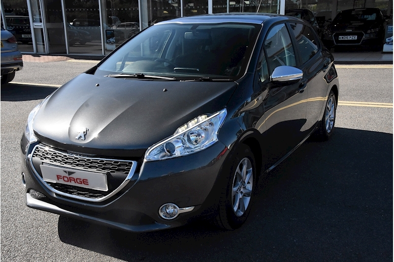 Peugeot 208 Style Hatchback 1.2 Manual Petrol