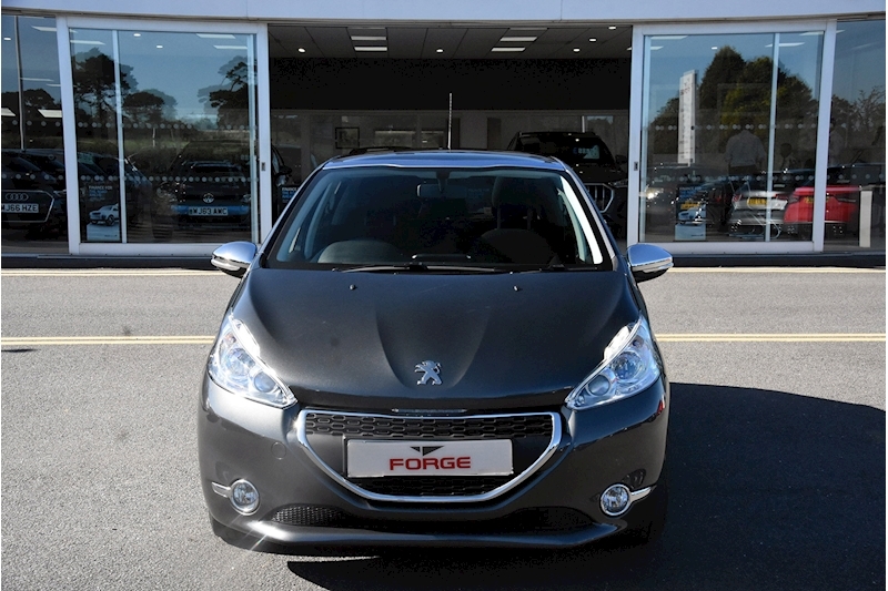 Peugeot 208 Style Hatchback 1.2 Manual Petrol