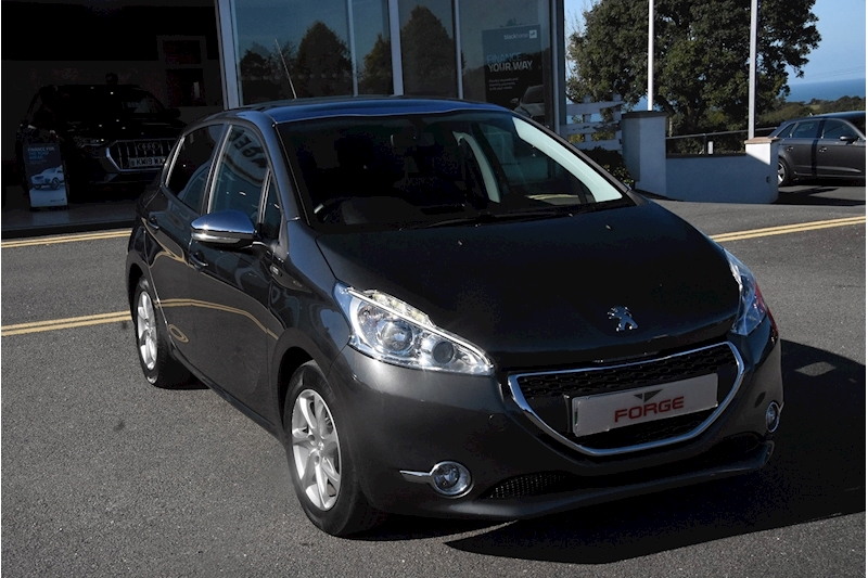 Peugeot 208 Style Hatchback 1.2 Manual Petrol