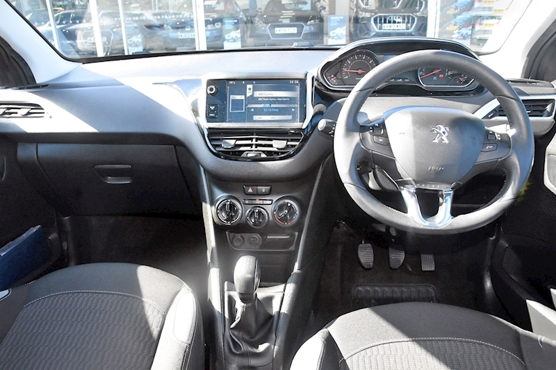 Peugeot 208 Style Hatchback 1.2 Manual Petrol