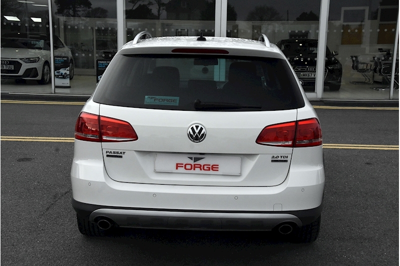 Volkswagen Passat Alltrack Tdi Bluemotion Tech 4Motion Dsg Estate 2.0 Semi Auto Diesel