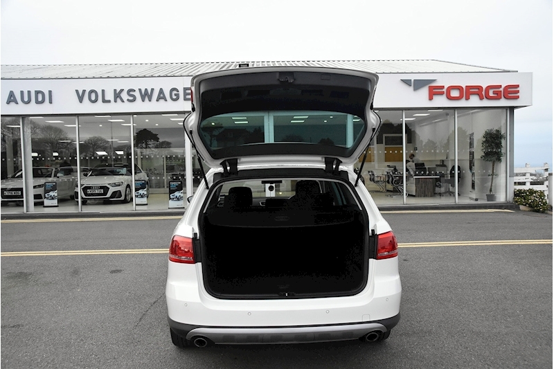 Volkswagen Passat Alltrack Tdi Bluemotion Tech 4Motion Dsg Estate 2.0 Semi Auto Diesel