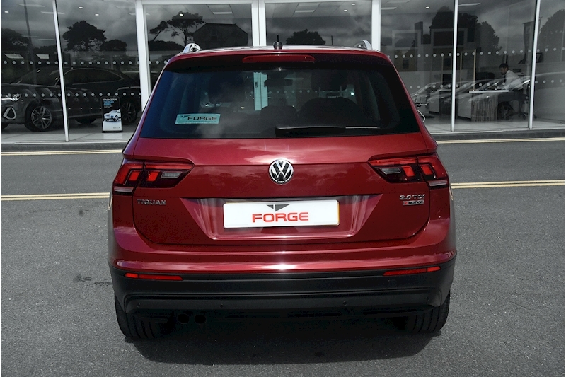 Volkswagen Tiguan SE Navigation 2 5dr SUV DSG Diesel