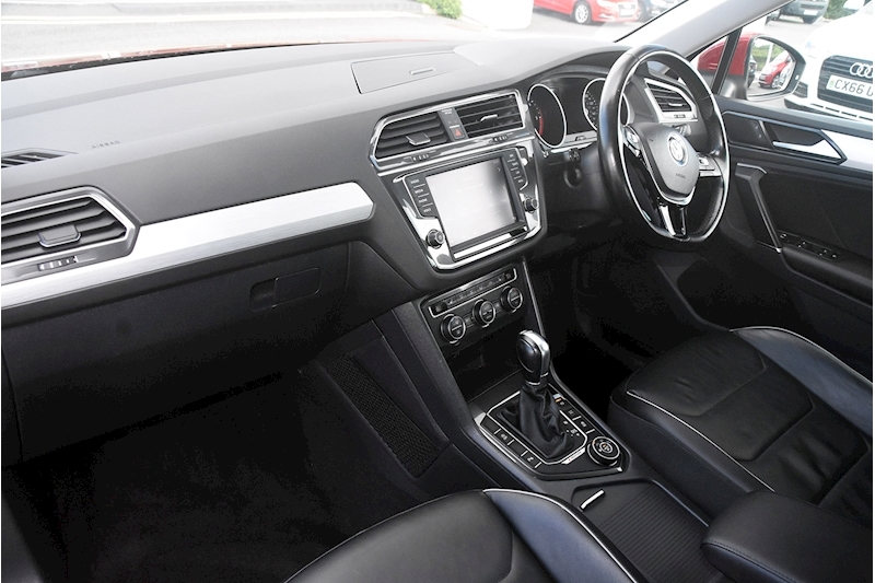Volkswagen Tiguan SE Navigation 2 5dr SUV DSG Diesel