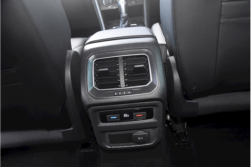 Volkswagen Tiguan SE Navigation 2 5dr SUV DSG Diesel