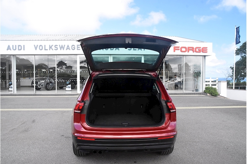 Volkswagen Tiguan SE Navigation 2 5dr SUV DSG Diesel