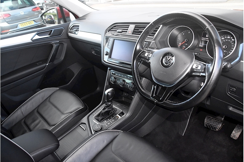 Volkswagen Tiguan SE Navigation 2 5dr SUV DSG Diesel