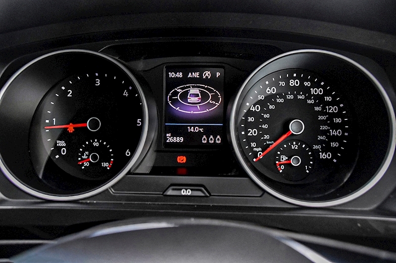 Volkswagen Tiguan SE Navigation 2 5dr SUV DSG Diesel