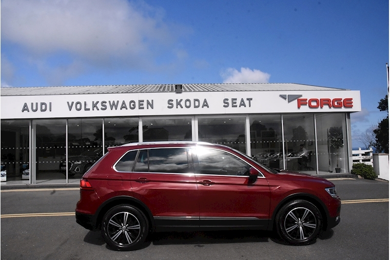 Volkswagen Tiguan SE Navigation 2 5dr SUV DSG Diesel