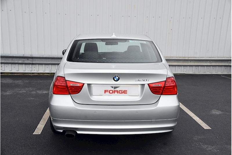 BMW 3 Series 320i SE Business Edition Saloon Saloon 2.0 Manual Petrol