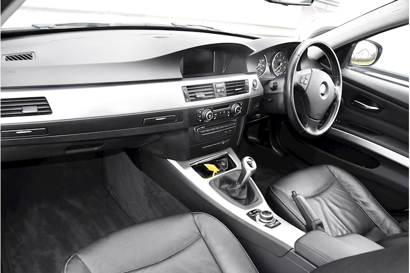 BMW 3 Series 320i SE Business Edition Saloon Saloon 2.0 Manual Petrol